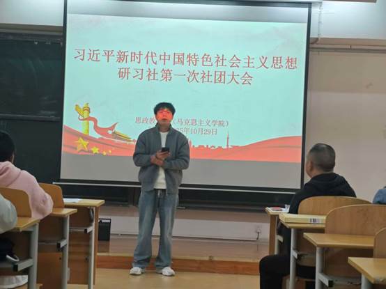 会议室里的人们
AI 生成的内容可能不正确。